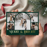 Merry Bright Retro Arch Foto Collage Folien Feiertagskarte<br><div class="desc">Erleben Sie die Weihnachtszeit mit unserer Weihnachtskarte "Merry & Bright". Front and Centre ist eine faszinierende Collage aus fünf Fotos, die mit einem Foto aus eigenem Bogen ausgestattet ist, das Ihre Lieblingsmomente schön anzeigt. Unten wird der festliche Gruß "Merry & Bright" kunstvoll in einem extravaganten Vintagen Schriftart mit dekorativen Elementen...</div>