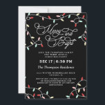 Merry & Bright String Lights Weihnachts-Party Einladung<br><div class="desc">Schwarze Weihnachtsstimmung mit Lichtern, die über die fröhliche und helle Weihnachtszeit-Party Einladung rollen. Feiern Sie die Urlaubssaison mit einer festlichen Weihnachtsfeier mit einem dekorativen Vintagen Drehbuch und hübschen bunten Saitenleuchten vor einem schwarzen Hintergrund! Der schwarze Hintergrund macht die Lichter und den Script-Pop zu einem wahren Blickfang. Das Vintage Drehbuch fügt...</div>