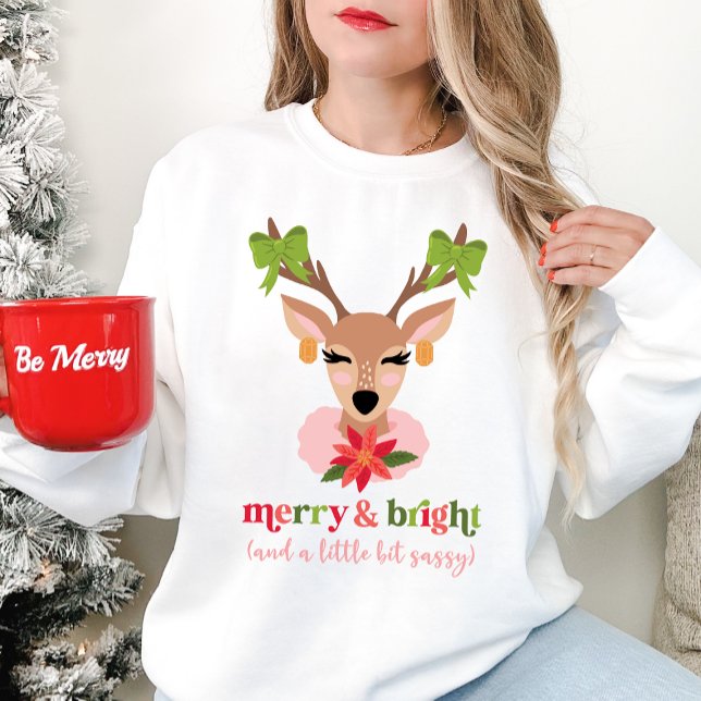 Merry & Bright (und ein bisschen sassy) Urlaub Sweatshirt (Merry & Bright (and a little bit sassy) Christmas sweatshirt.)