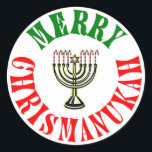 Merry Chrismanukah - WeihnachtsChanukah Menorah Runder Aufkleber<br><div class="desc">Die perfekte Art,  Weihnachten und Hanukah gleichzeitig zu feiern. Frohe Weihnachten   Happy Chanukah = Merry Chrismanukah,  komplett mit Candy Cane Menorah Kerzen.</div>