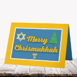 Merry Chrismukkah Intertrust Grußkarte Feiertagskarte<br><div class="desc">Diese Chrismukkah Grußkarte enthält die Worte "Merry Chrismukkah" als Brennpunkt in Gold auf einem blauen Hintergrund. Der Stern von David,  ein Weihnachtsbaum und eine Menorah markieren jeden der Feiertage. Dies ist ein großartiges Design,  um Freunden und Familie interreligiöse Feiertage zu schicken. Copyright Kathy Henis</div>