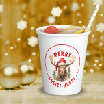 Merry Christ-moose Funny Christmas Moose Pappbecher<br><div class="desc">Genießen Sie den Urlaubssgeist mit unserem bezaubernden Weihnachtskalender, mit einem lieblichen Elch, der eine Weihnachtsmannmütze verbindet, begleitet von dem sonnigen Gruß "Fröhlicher Christ-Elch". Diese Papiertasse ist ideal, um Lachen und Freude während Ihrer Feierlichkeiten zu vermitteln. Das skurrile Design und das clevere Wortspiel machen es zu einer einzigartigen und reizvollen Ergänzung...</div>