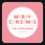 Merry Christmas Candy Cane Stripe Custom Gift Tags Quadratischer Aufkleber<br><div class="desc">Ein modernes Retro-Design in der Mitte des Jahrhunderts mit rosa und roten kantigen Streifen. Dieses Design kann mit Ihrem Familiennamen oder einer benutzerdefinierten Nachricht personalisiert werden.</div>