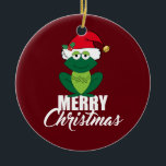 Merry Christmas Frog Keramik Ornament<br><div class="desc">Frohe Weihnachtsfrosch in niedlichem,  roten Weihnachtsmütze mit Glocken und Misteloe. Dieses coole Weihnachtsgeschenk mit einem lächelnden grünen Froschtier macht mich glücklich und voller Weihnachtsjubeln.</div>