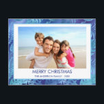 MERRY CHRISTMAS HAWAIIAN TROPICAL BLUE FOTO FEIERTAGSPOSTKARTE<br><div class="desc">Blaue glühende Imitate Foil Frohe Weihnachten Hawaiian Tropical Palm Leaf Familie Foto Weihnachtskarte. Das Bild und der Familienname können auf dieser einfachen Strand- oder Küstenurlaub Weihnachtsfamilienfotokarte ersetzt werden.</div>