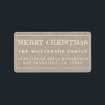 Merry Christmas Kraft Paper Rücksendeadresse Adressaufkleber<br><div class="desc">Fügen Sie Ihren Weihnachtskarten und Einladungen mit unseren festlichen Frohen Weihnachtsfeiern ein wenig Beifall hinzu. Dieses stilvolle Weihnachtsdesign besticht durch die zeitgenössische Typografie in weißer Handschrift auf einem Hintergrund aus Kraftpapier. Fügen Sie einfach Ihren Namen und Ihre Adresse hinzu. Exklusiv für Sie entworfen von Happy Dolphin Studio. Wenn Sie Hilfe...</div>