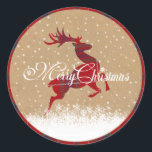 Merry Christmas Reindeer Tartan Red/Kraft ID590 Runder Aufkleber<br><div class="desc">Auf diesem wunderschönen Weihnachtsaufkleber befindet sich ein mit Schneeflocken überzogener Krampf-Hintergrund,  der mit einer Silhouette von Rottartan-Rentieren und einem Drehtext von "Frohe Weihnachten" überragt ist. Durchsuchen Sie ID590 um alle koordinierenden Produkte für dieses Design zu sehen.</div>