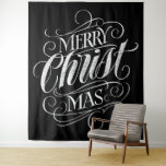Merry CHRISTmas Religious Chalkboard Chalk Wandteppich<br><div class="desc">Wir sagen "Frohe Weihnachten" sehr oft während der Saison, aber manchmal vergessen wir, woher dieser Gruß eigentlich kommt. Hier ist ein wunderbar elegantes Stück Handschrift, um einen sanften Rückstoß zurück in die Richtung Jesus geben. Die Kunst des beruflichen Kalligraphen Ivan Angelic. Dieses Schriftstück ist in Schwarz, Weiß und auch in...</div>