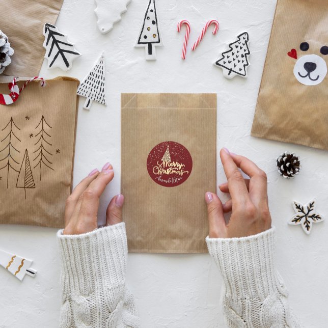 Merry Christmas Tree Skriptname Gold Burgundyy Runder Aufkleber (Merry Christmas Tree Script Name Gold Burgundys Classic Round Sticker)