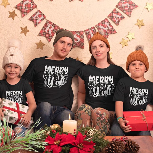 Merry Christmas Y’all Typography Christmas T-Shirt (Von Creator hochgeladen)