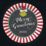 Merry Grinchmas | Grinch Holiday Party Pappteller<br><div class="desc">Feiern Sie dieses Jahr Ihre Feier mit diesen niedlichen Tellern des Dr. Seuss-Chalkboard-Papiers. Personalisieren Sie diese durch Hinzufügen des Jahres- oder benutzerdefinierten Textes.</div>