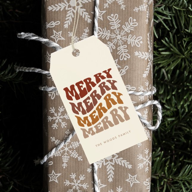 Merry Groovy Wavy Brown Typografie Weihnachten Geschenkanhänger (Von Creator hochgeladen)