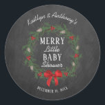 Merry Little Christmas Baby Shower Runder Aufkleber<br><div class="desc">Feiern Sie stilvoll mit diesen trendigen Babyduschklebern. Das Design ist leicht mit Ihrer eigenen Formulierung zu personalisieren und Ihre Familie und Freunde werden begeistert sein,  wenn sie diese fabelhaften Aufkleber sehen.</div>
