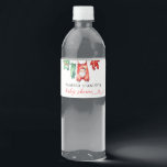 Merry Little Floral Christmas Weihnachtsdusche<br><div class="desc">Entspannen Sie mit unserer kleinen, blumengeschmückten Weihnachtsdusche mit dem Wasserflaschen-Label der Dusche. Dieses Label mit einem festlichen Weihnachtsmann inmitten lebendiger roter Poinsettien und Wintergrün verleiht Ihrer Getränkestation eine fröhliche Touch. Es ist perfekt für die Umhüllung von Wasserflaschen in Standardgröße geeignet und schmückt nicht nur die Dekoration, sondern bietet auch eine...</div>