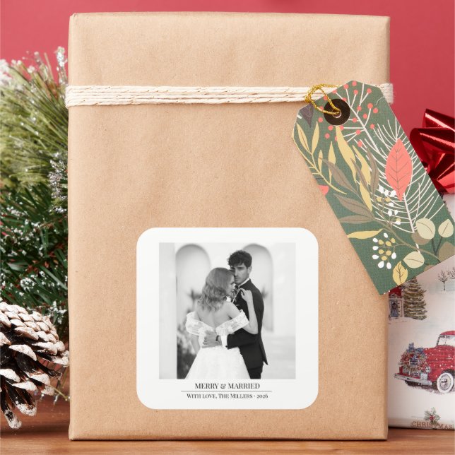 Merry & Married - Personalized Newlywed Christmas  Quadratischer Aufkleber (Feiertag)