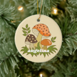 Merry Mushroom mit Individuelle Name Keramik Ornament<br><div class="desc">Ein lustiges Design mit funky Pilzen. Das Design ist in Avocado-Grün-,  Braun- und Orangetönen gehalten.</div>