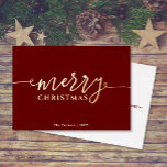 MERRY-Skript für dunkles Red Christmas Gold Folien Feiertagskarte<br><div class="desc">Dieses einfache, elegante Design zeichnet sich durch "fröhliche CHRISTMAS" in Goldfolie aus. Klicken Sie auf die Schaltfläche Anpassen, um mehr Flexibilität beim Ändern/Hinzufügen von Text/Fotos und Designelementen zu erhalten! Variationen dieses Designs sowie der Koordinationsprodukte sind in unserem Shop, zazzle.com/store/doodlelulu, erhältlich. Kontaktieren Sie uns, wenn Sie dieses Design für ein bestimmtes...</div>