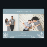 Merry Snowflake Hanukkah Foto Card | Eis Feiertagskarte<br><div class="desc">Die elegante und moderne Hanukkah-Fotokarte verfügt über zwei beliebte Fotos, die nebeneinander angeordnet sind, mit der "Joyous Hanukkah" oben in weißer Kursivschrift und Blocktypografie. Personalisieren Sie mit Ihrem persönlichen Gruß und Namen am unteren Rand, betont durch vier weiße Schneeflocken Illustrationen. Ein winterlich eisblauer Hintergrund verleiht Ihrem Gruß eine klassische Eleganz....</div>