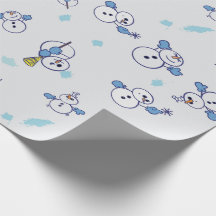Merry Snowmen im Schnee spielen