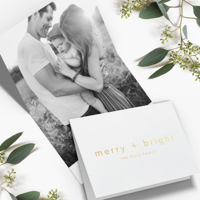 Merry und Bright | Gold Minimal Weihnachts-Foto Folienkarte (Von Creator hochgeladen)