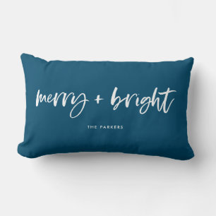 Merry und Bright   Lässiges Script Christmas Blue Lendenkissen