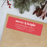 Merry und Bright | Modern Christmas Bright Red<br><div class="desc">Ein stilvolles,  modernes Retourenadressen-Label mit einem kühlen Retro-Typografie-Zitat "frry & bright" in Weiß auf hellrotem Hintergrund. Der Gruß und die Adresse können leicht an Ihre Bedürfnisse angepasst werden. Ein trendiges,  lustiges Design,  das sich in dieser Urlaubssaison auszeichnet!</div>