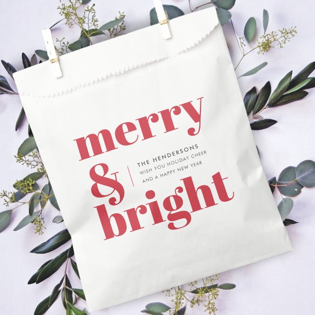 Merry und Bright | Modern Christmas Bright Red Geschenktütchen (Modern retro Merry & Bright favor bag by Guava – fun, festive, and fully customizable!)