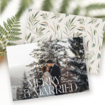 Merry & verheiratet Elegantes Foto modern botanisc Feiertagskarte<br><div class="desc">Merry & verheiratet Elegantes Foto Moderne minimale natürliche Wasserfarbe botanische Typografie Frohe Weihnachtsferien flache Karte.</div>