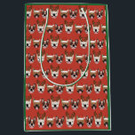 Merry Woofmas French Bulldogs Christmas Heads Mittlere Geschenktüte<br><div class="desc">Eine lustige Illustration der französischen Bulldogs,  die in Weihnachtsbekleidung verkleidet sind. Perfekt für alle Liebhaber von Haustieren!</div>