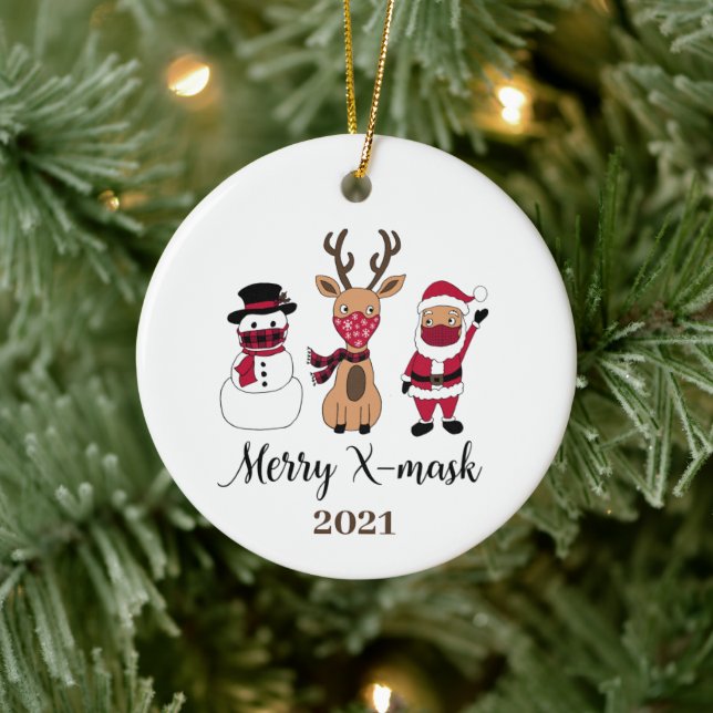 Merry X-Mask Funny Buffalo Kariert Santa Keramik Ornament (Baum)
