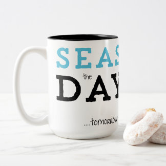Mers la tasse de café de jour