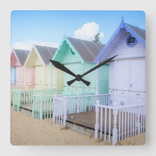 Mersea Island Beach Huts Quadratische Wanduhr (Vorderseite)