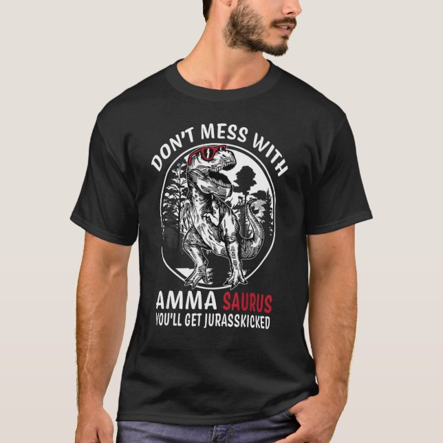 Mess dich nicht mit Amma Saurus Jurasskickte Oma T-Shirt (Vorderseite)
