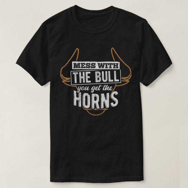Mess with the bull you get the horns  bullfighter  T-Shirt (Design vorne)