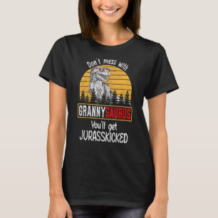 Messe nicht mit Grannysaurus, du wirst Jurasskick T-Shirt