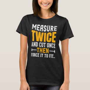 Messen Sie zweimal und schneiden Sie es einmal, da T-Shirt
