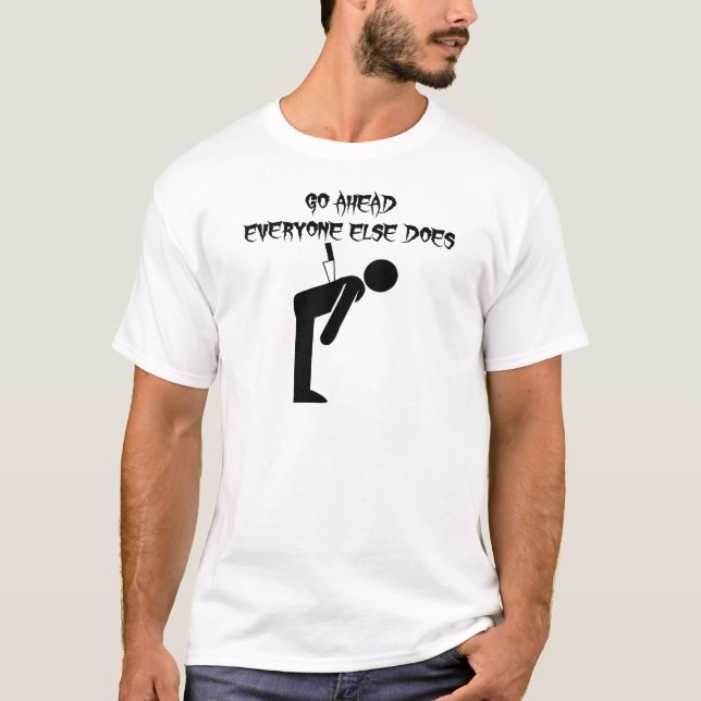 Messer-herein Rückseite gehen voran jeder tut T-Shirt (Vorderseite)