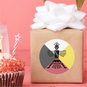 Messerkrieger in vier Richtungen Runder Aufkleber