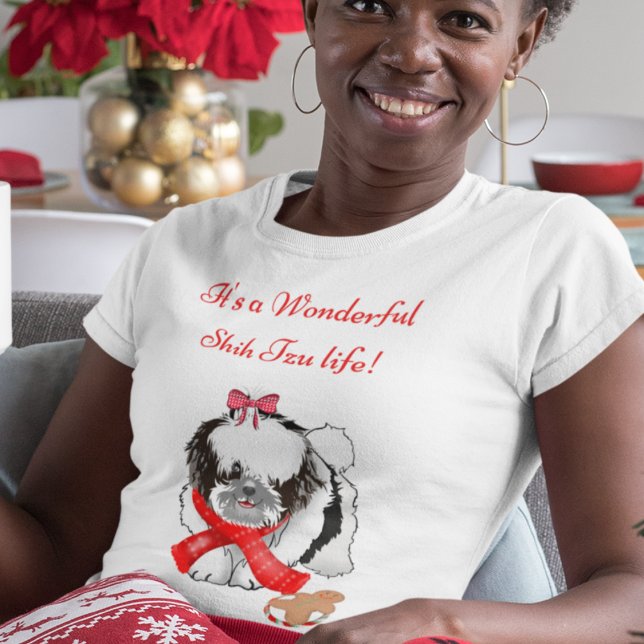 Messy & Adorable Shih Tzu mit Lebkuchenspielzeug T-Shirt (Von Creator hochgeladen)