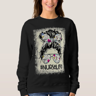 Messy Bun Hair Glasses gebleicht Nurse Life Health Sweatshirt