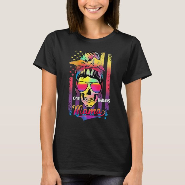 Messy Bun Hair Mom One Badass Mama American Flag V T-Shirt (Vorderseite)
