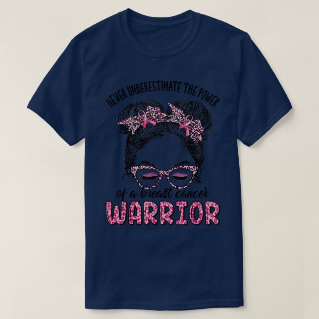 Messy Bun Pink Ribbon Leopard Frauen Brustkrebs T-Shirt (Design vorne)