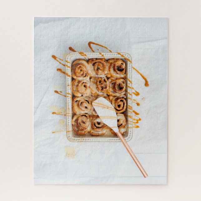 Messy Homemade Cinnamon Rolls (Vertikal)