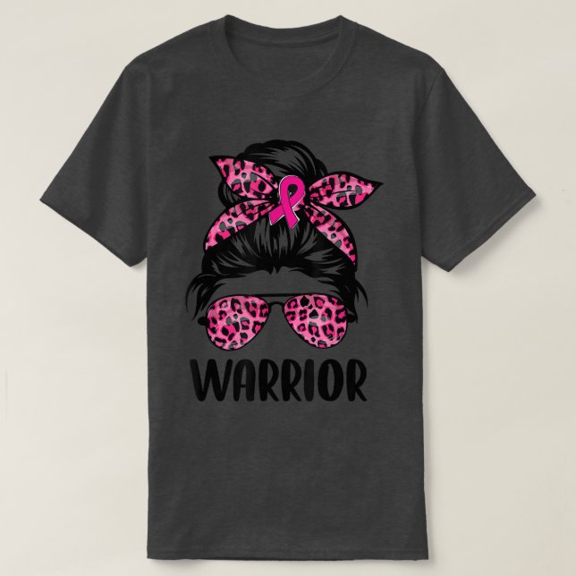 Messy-Knospen tragen rosa Krieger Brustkrebs T-Shirt (Design vorne)