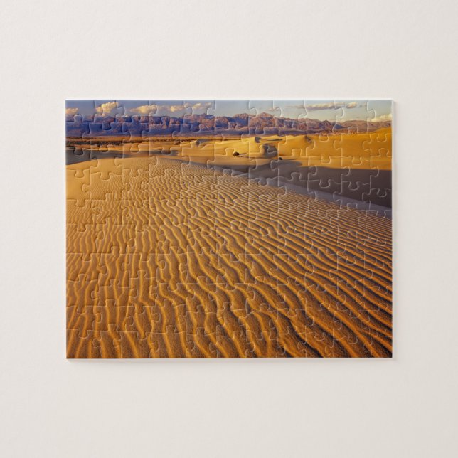 Mesziemlich flache Sanddünen im Death Valley (Horizontal)