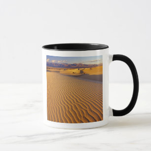 Mesziemlich flache Sanddünen im Death Valley Tasse