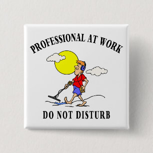 Metall, das Geschenke ermittelt Button