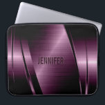 Metalldunkel Lila gebürstetes Aluminium-Look Laptopschutzhülle<br><div class="desc">Dunkle lila metallische Design gebürstete Aluminium-Look mit anpassbarem Monogramm Dies ist kein Metall,  sondern Bild,  das metallisch aussieht.</div>