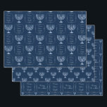 Metallfiligree Hanukah Menorah Geschenkpapier Set<br><div class="desc">Hier haben wir ein schönes Set für Verpackungspapier, das sich perfekt für die Ferienzeit eignet. Das erste Blatt weist eine metallische filigrane Menorah auf und die Worte Peace, Liebe, Light in einem dekorativen Rahmen auf einem dunkelblauen Hintergrund. Das zweite Blatt weist eine metallische filigrane Menorah auf dunkelblauem Hintergrund auf, und...</div>