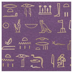 Metallische ägyptische Hieroglyphen auf Lila Stoff